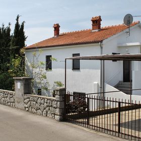 Apartmanok Parkolóhellyel Krk - 5318