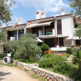 Apartmanok Parkolóhellyel Cres - 7876