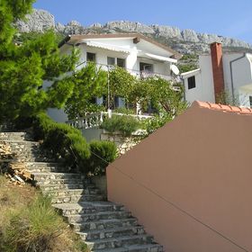Apartmanok Parkolóhellyel Pisak, Omis - 1009 Pisak