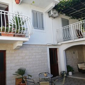 Apartmanok Parkolóhellyel Vis - 2476