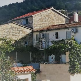 Apartmanok Parkolóhellyel Vis - 2476