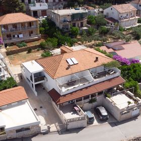 Apartmanok Parkolóhellyel Jelsa, Hvar - 134 Jelsa