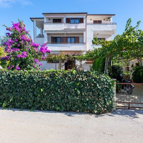 Apartmanok Parkolóhellyel Medulin - 7495