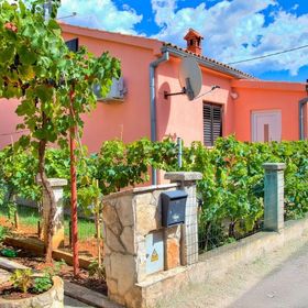 Nyaralóház Medencével Fazana - 11396 Fažana