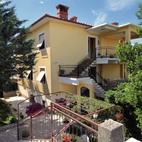 Apartmanok Parkolóhellyel Novi Vinodolski - 2416