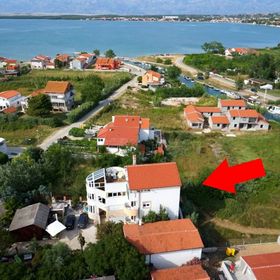 Apartmanok és Szobák A Tenger Mellett Nin, Zadar - 5858 Nin