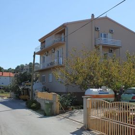 Apartmanok és Szobák A Tenger Mellett Tkon, Pasman - 8377 Tkon