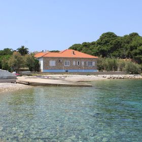 Családi Apartmanok A Tenger Mellett Ugljan - 828