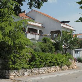 Apartmanok Parkolóhellyel Njivice, Krk - 5427 Njivice