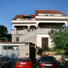 Apartmanok Parkolóhellyel Njivice, Krk - 5427 Njivice