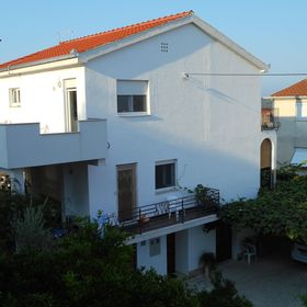 Apartmanok Parkolóhellyel Trogir - 11316