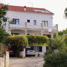 Apartmanok Parkolóhellyel Jelsa, Hvar - 5703 Jelsa