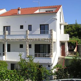 Apartmanok Parkolóhellyel Jelsa, Hvar - 5703 Jelsa