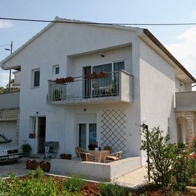 Apartmanok Parkolóhellyel Vrbnik, Krk - 5392 Vrbnik