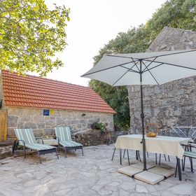 Apartmanok Parkolóhellyel Gata, Omis - 6033 Gata