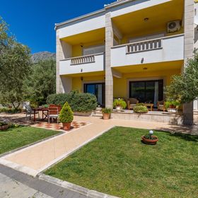 Apartmanok Parkolóhellyel Duce, Omis - 2778 Duće