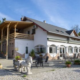 Borkúti Panzió és Apartman Balatonföldvár-Kőröshegy