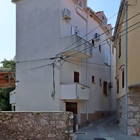 Apartmanok és Szobák Parkolóhellyel Vrbnik, Krk - 5302 Vrbnik