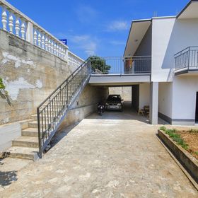 Apartment Markovic Seget Donji