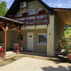 Pusztaszeri Apartmanház Alsóörs