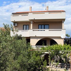 Apartmanok és Szobák Parkolóhellyel Krk - 13553