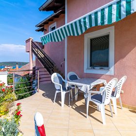 Apartmanok Parkolóhellyel Bilice, Krka - 13545 Bilice