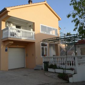 Apartmanok Parkolóhellyel Grebastica, Sibenik - 13978 Grebaštica