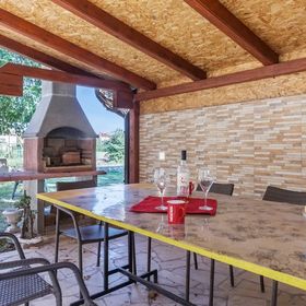 Apartmanok és Szobák Parkolóhellyel Fazana - 13742 Fažana