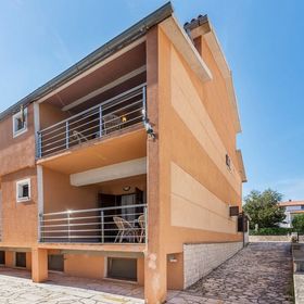 Apartmanok és Szobák Parkolóhellyel Fazana - 13742 Fažana