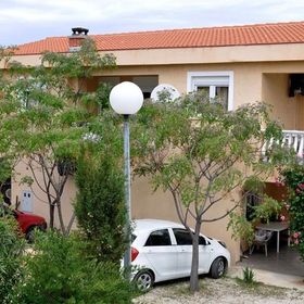 Apartmanok Parkolóhellyel Vir - 13686