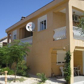 Apartmanok Parkolóhellyel Vir - 13686