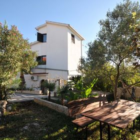 Apartmanok Parkolóhellyel Okrug Donji, Ciovo - 13732 Okrug Donji