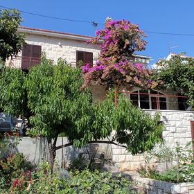 Apartmanok Parkolóhellyel Postira, Brac - 5659 Postira