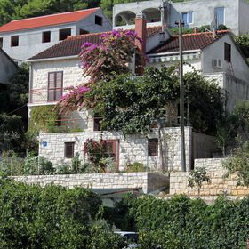 Apartmanok Parkolóhellyel Postira, Brac - 5659 Postira