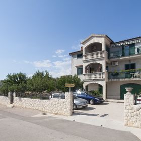 Apartmanok Parkolóhellyel Grebastica, Sibenik - 11572 Grebaštica