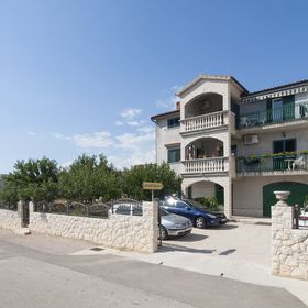 Apartmanok Parkolóhellyel Grebastica, Sibenik - 11572 Grebaštica