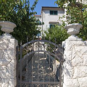 Apartmanok Parkolóhellyel Grebastica, Sibenik - 11572 Grebaštica