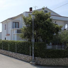 Apartmanok Parkolóhellyel Povljana, Pag - 6468 Povljana