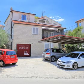 Apartmanok és Szobák Parkolóhellyel Trogir - 4814