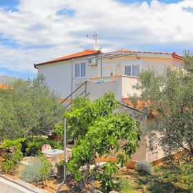 Apartmanok és Szobák Parkolóhellyel Trogir - 4814