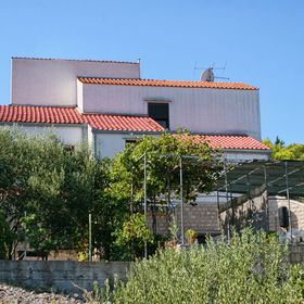 Apartmanok Parkolóhellyel Slatine, Ciovo - 6891 Slatine