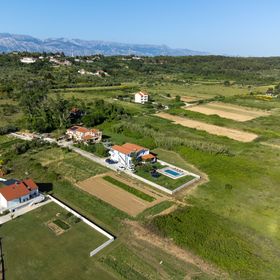 Apartmanok Családok Részére Medencével Ljubac, Zadar - 5831 Ljubač