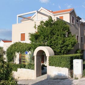 Apartmanok Parkolóhellyel Postira, Brac - 5617 Postira