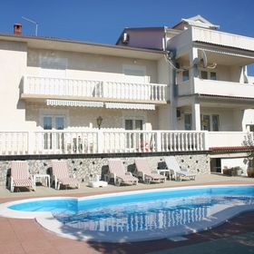 Apartmanok Családok Részére Medencével Barbat, Rab - 4951 Barbat