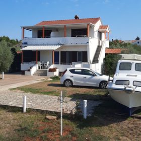 Apartmanok és Szobák Parkolóhellyel Susica, Ugljan - 8265 Sušica