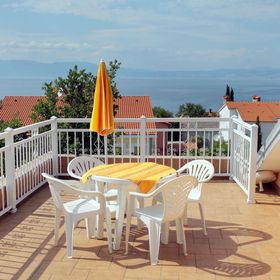 Apartmanok és Szobák Parkolóhellyel Njivice, Krk - 5398 Njivice
