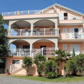 Apartmanok és Szobák Parkolóhellyel Njivice, Krk - 5398 Njivice