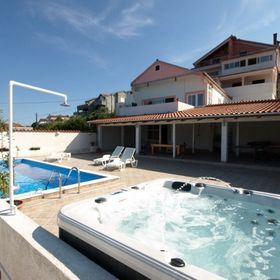 Apartmanok és Szobák Medencével Kali, Ugljan - 14083 Kali