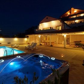 Apartmanok és Szobák Medencével Kali, Ugljan - 14083 Kali