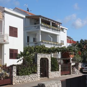Apartmanok Parkolóhellyel Vodice - 2995